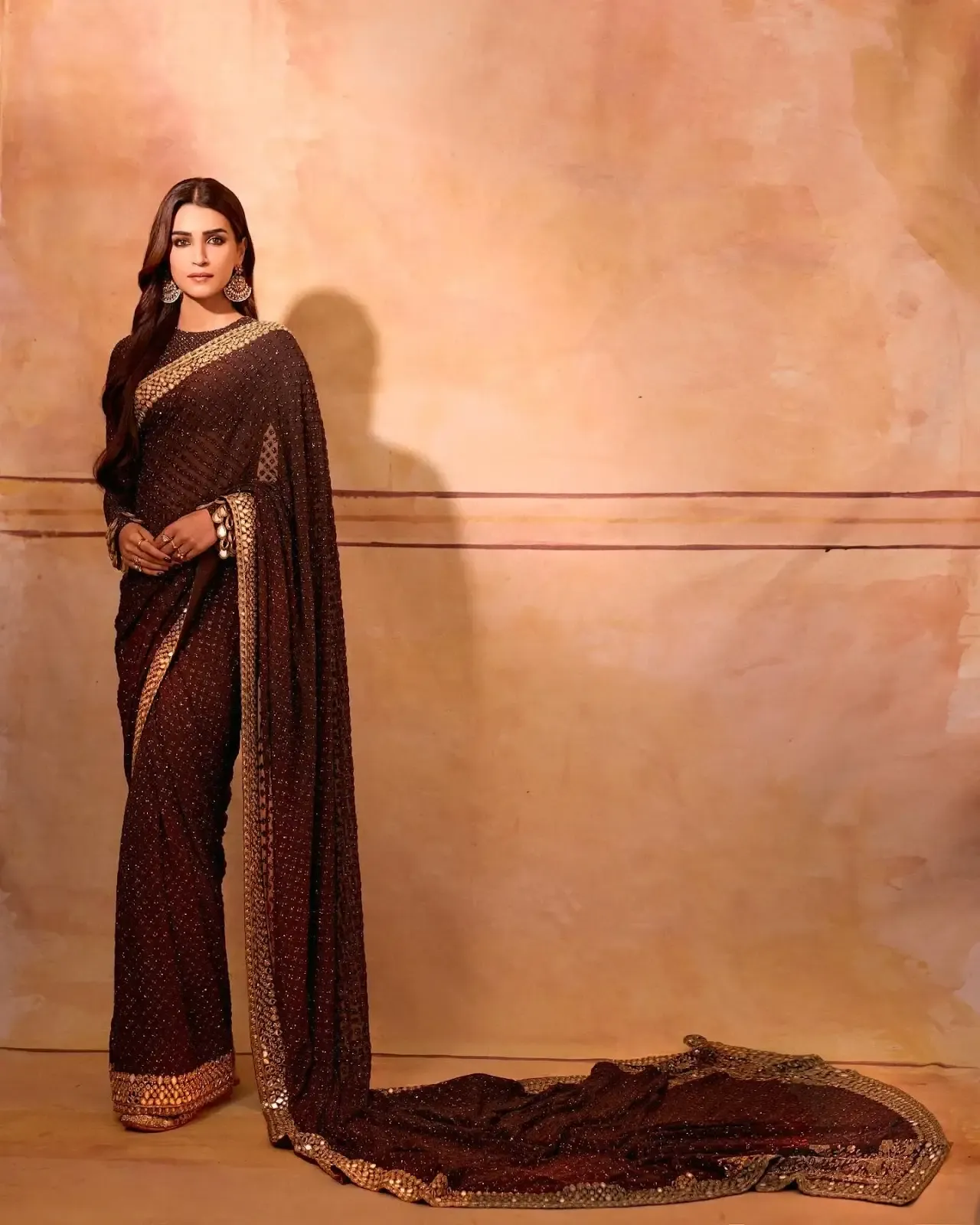 SOUTH INDIAN GIRL KRITI SANON PHOTOSHOOT IN MAROON SAREE 6